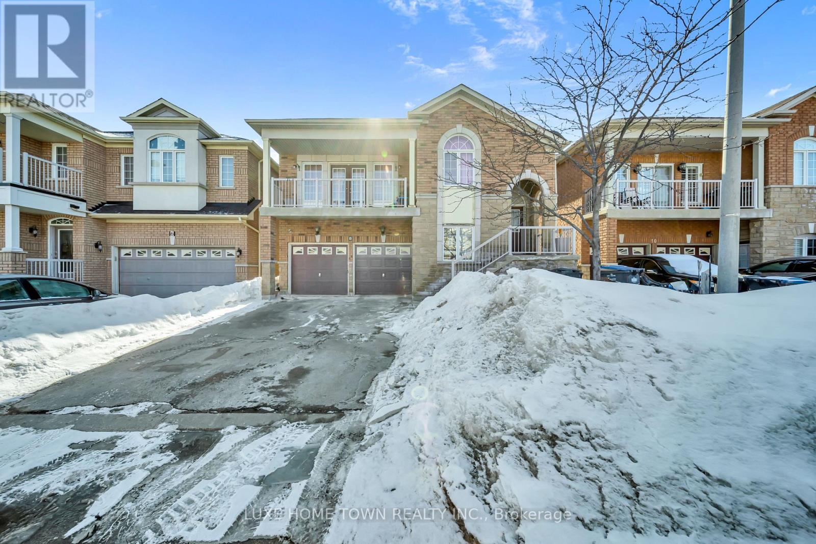 8 Atira Avenue, Brampton (Fletcher's Meadow), Ontario  L7A 3T3 - Photo 2 - W12862268