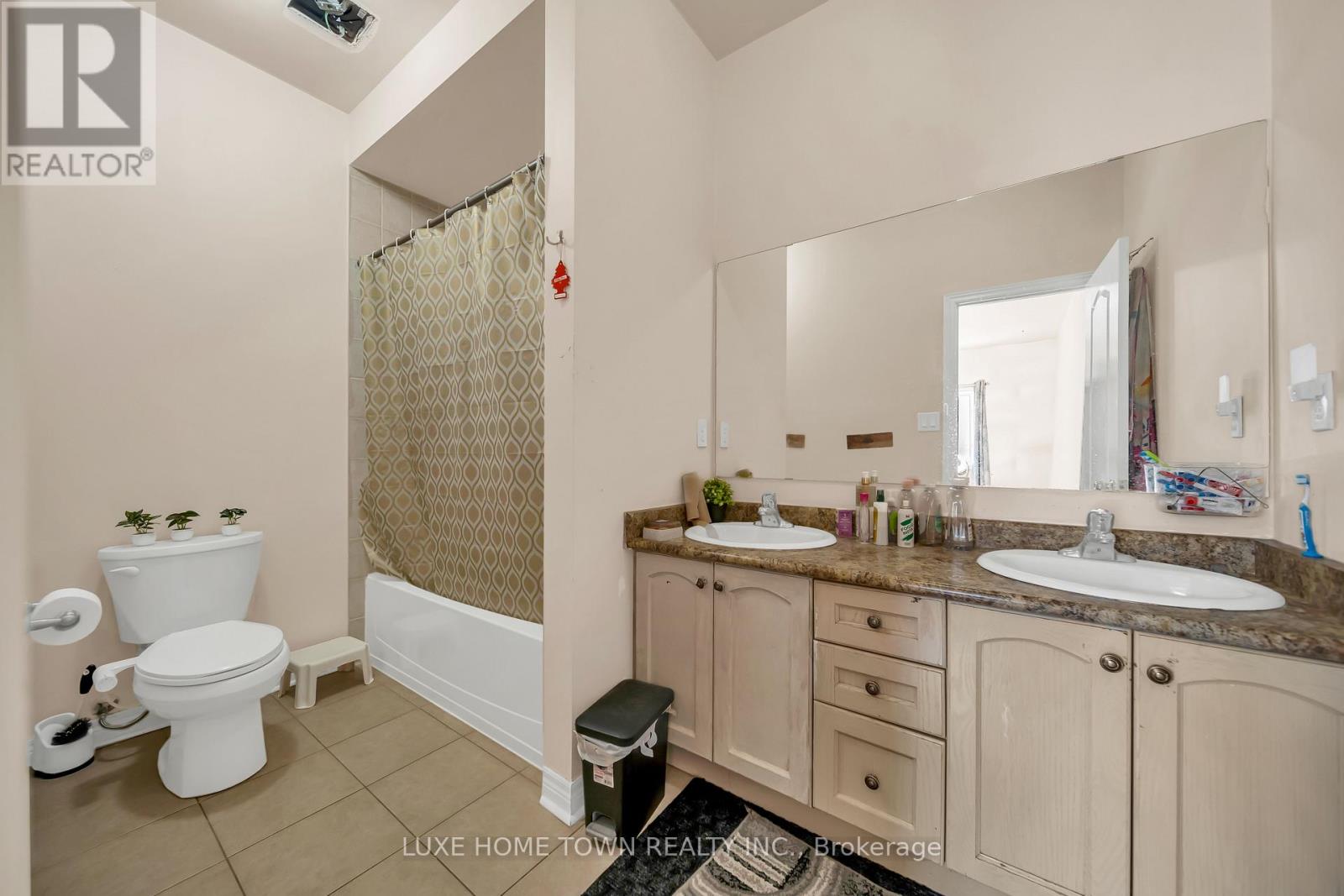 8 Atira Avenue, Brampton (Fletcher's Meadow), Ontario  L7A 3T3 - Photo 20 - W12862268