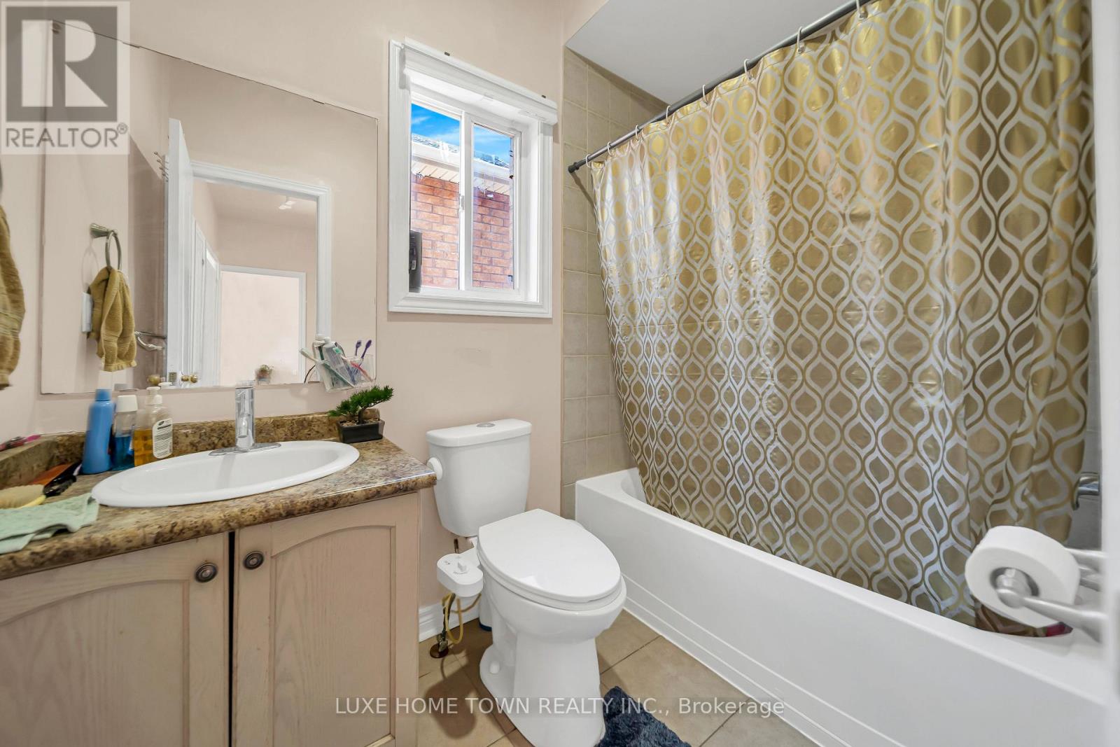 8 Atira Avenue, Brampton (Fletcher's Meadow), Ontario  L7A 3T3 - Photo 24 - W12862268