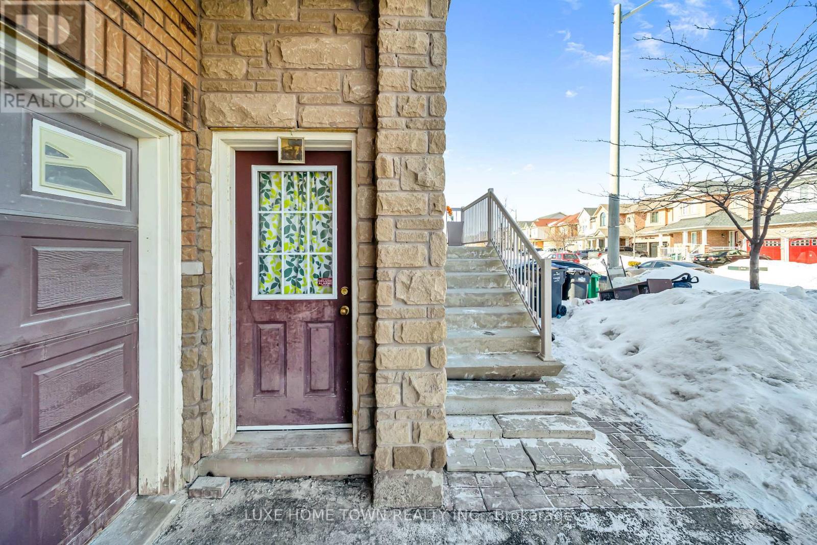 8 Atira Avenue, Brampton (Fletcher's Meadow), Ontario  L7A 3T3 - Photo 27 - W12862268