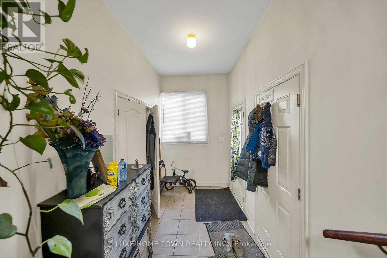 8 Atira Avenue, Brampton (Fletcher's Meadow), Ontario  L7A 3T3 - Photo 28 - W12862268