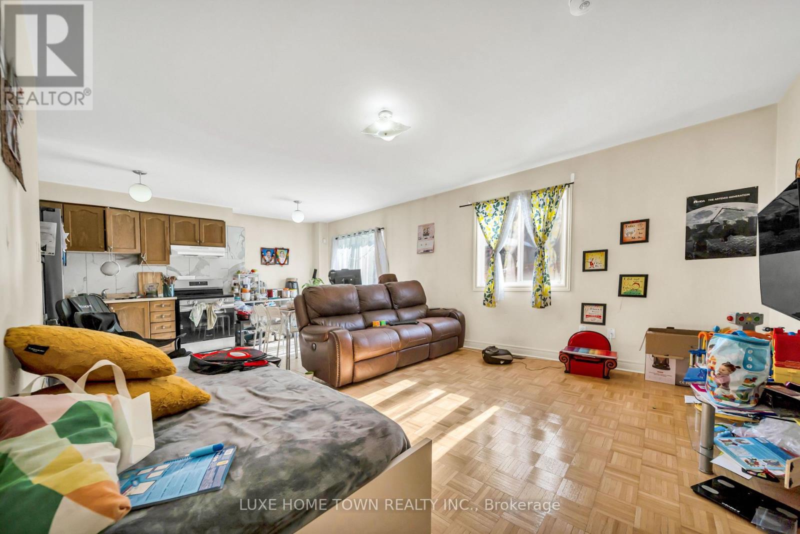 8 Atira Avenue, Brampton (Fletcher's Meadow), Ontario  L7A 3T3 - Photo 29 - W12862268