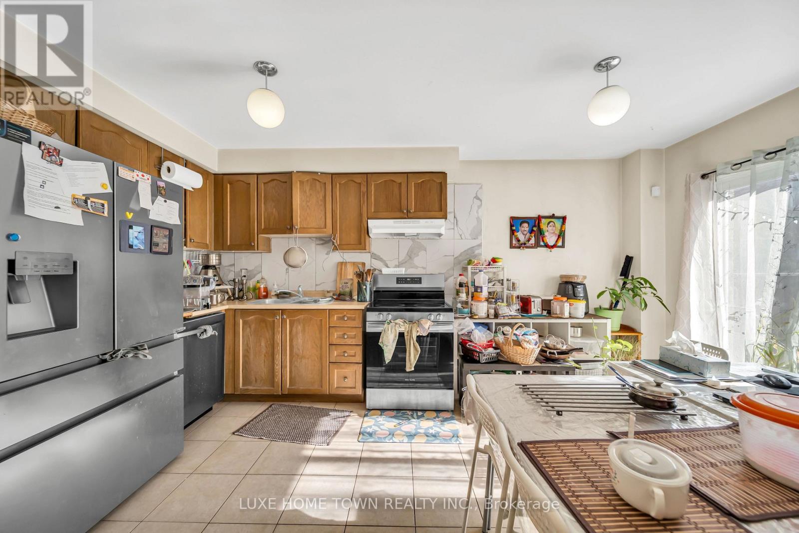 8 Atira Avenue, Brampton (Fletcher's Meadow), Ontario  L7A 3T3 - Photo 31 - W12862268