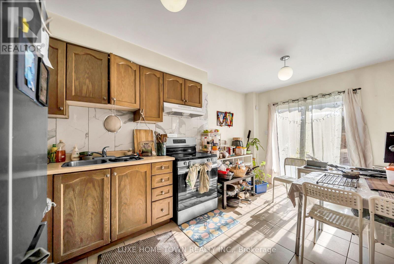 8 Atira Avenue, Brampton (Fletcher's Meadow), Ontario  L7A 3T3 - Photo 32 - W12862268