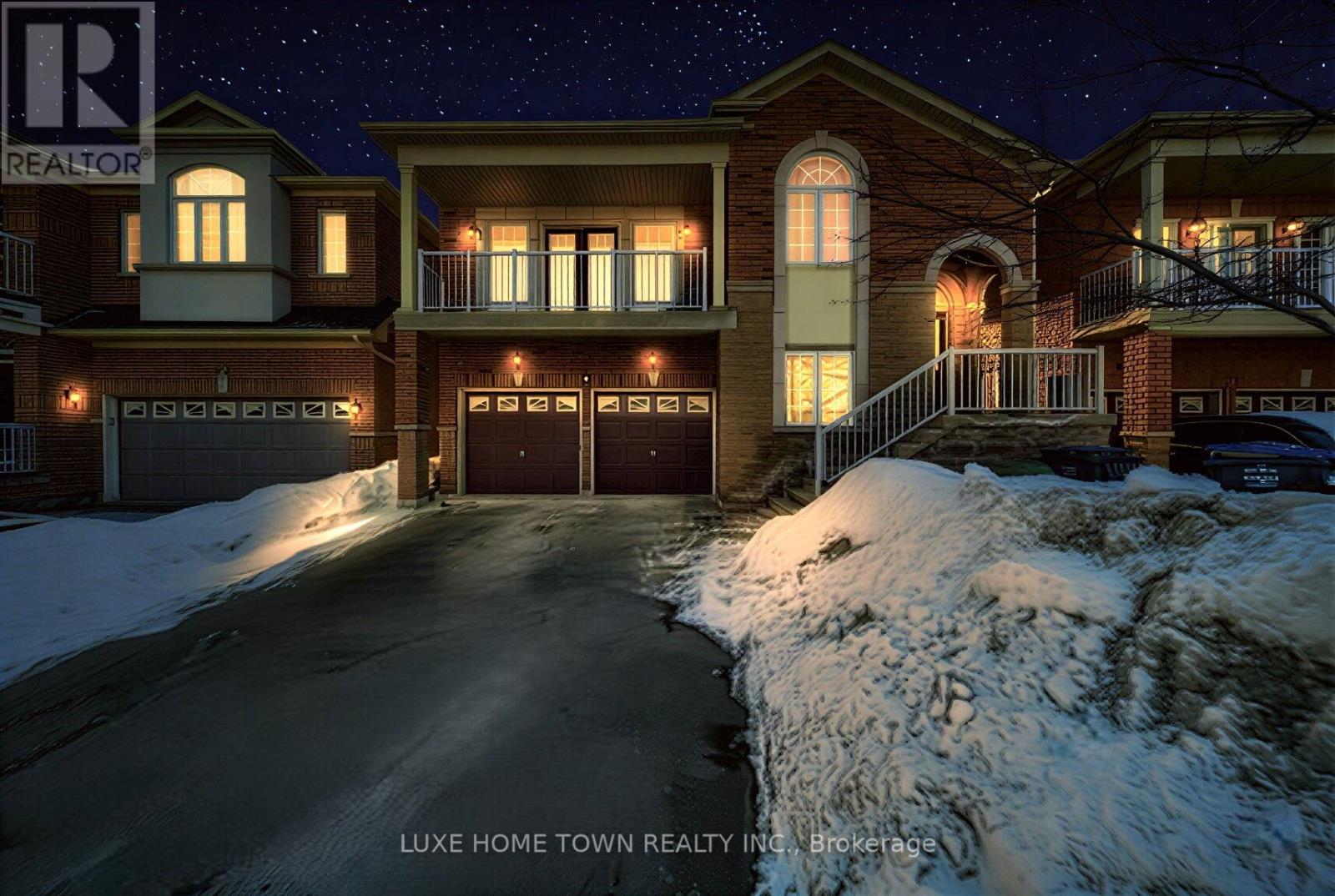 8 Atira Avenue, Brampton (Fletcher's Meadow), Ontario  L7A 3T3 - Photo 4 - W12862268