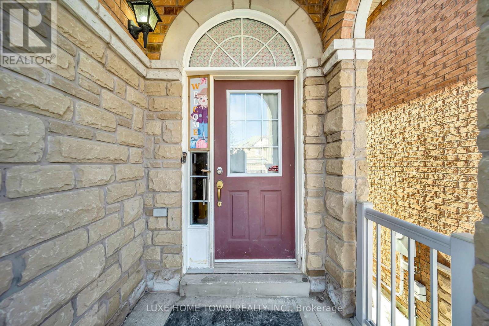 8 Atira Avenue, Brampton (Fletcher's Meadow), Ontario  L7A 3T3 - Photo 5 - W12862268