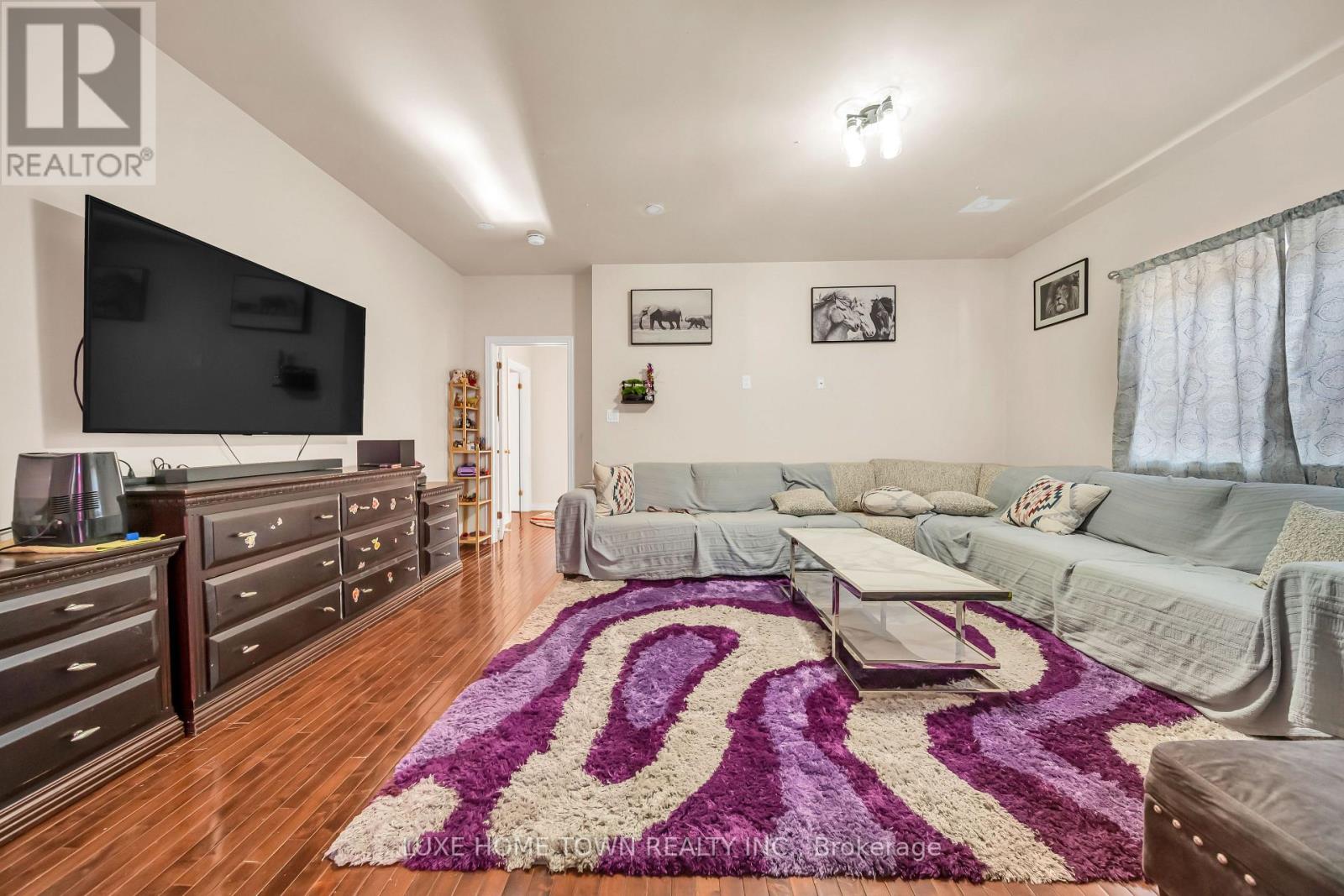 8 Atira Avenue, Brampton (Fletcher's Meadow), Ontario  L7A 3T3 - Photo 7 - W12862268