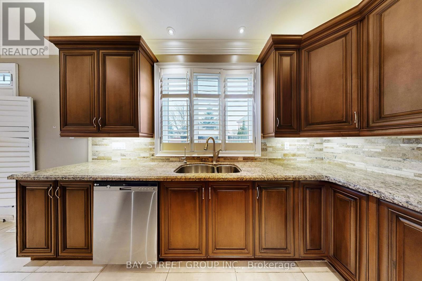 2352 Delnice Drive, Oakville, Ontario  L6H 0A9 - Photo 21 - W12862364