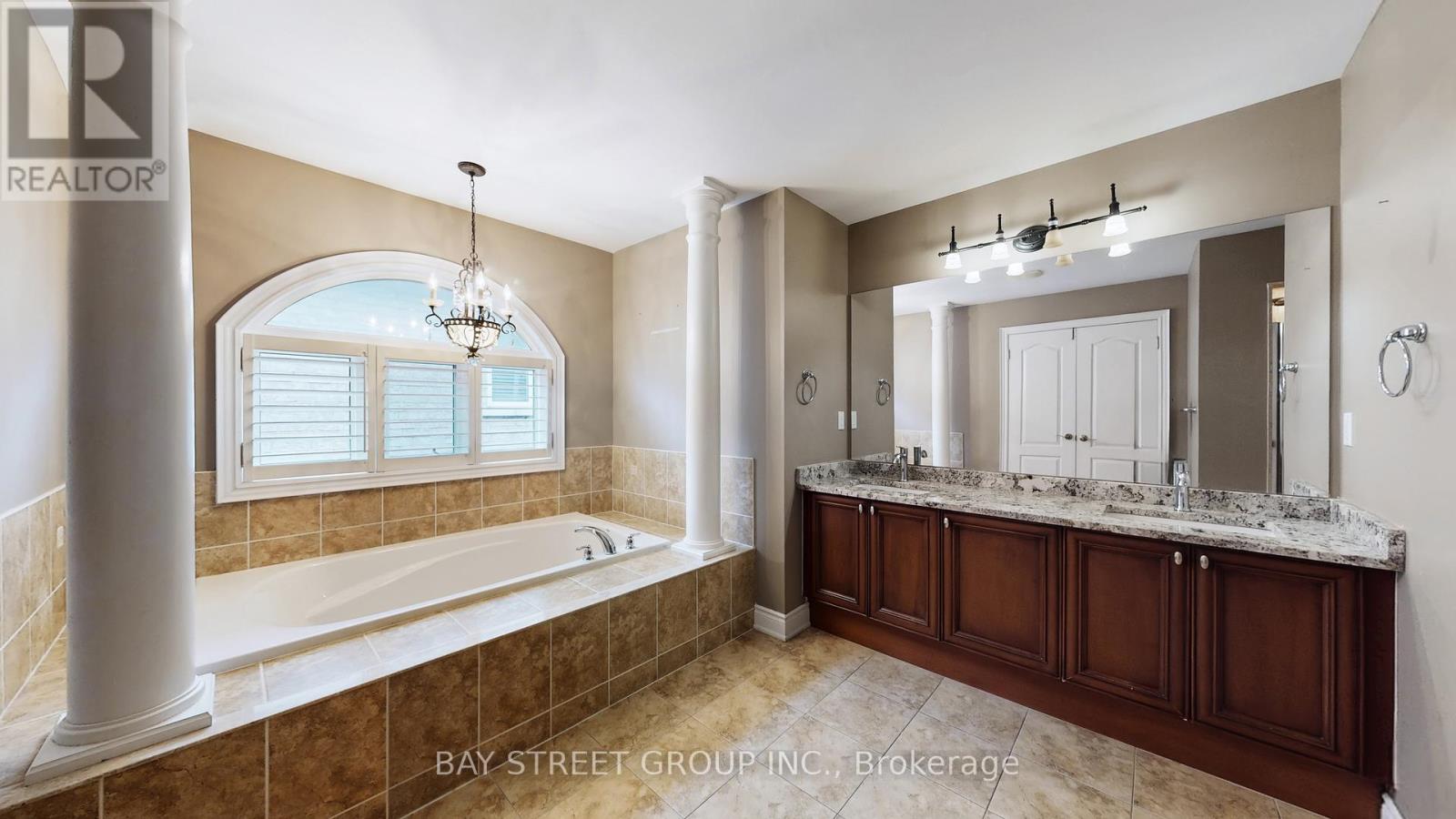 2352 Delnice Drive, Oakville, Ontario  L6H 0A9 - Photo 40 - W12862364