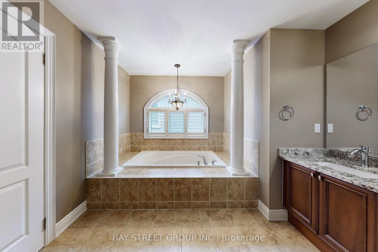 2352 Delnice Drive, Oakville, Ontario  L6H 0A9 - Photo 42 - W12862364