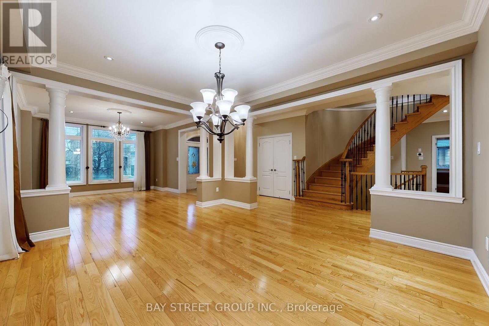 2352 Delnice Drive, Oakville, Ontario  L6H 0A9 - Photo 5 - W12862364