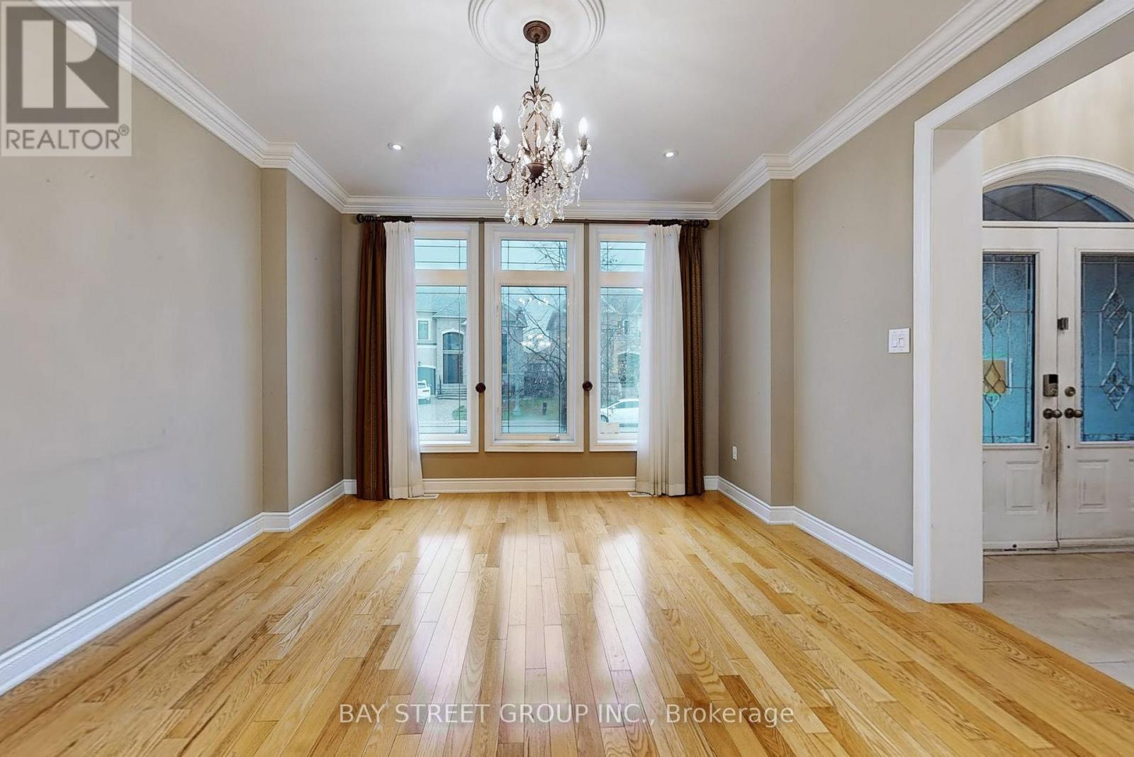 2352 Delnice Drive, Oakville, Ontario  L6H 0A9 - Photo 6 - W12862364