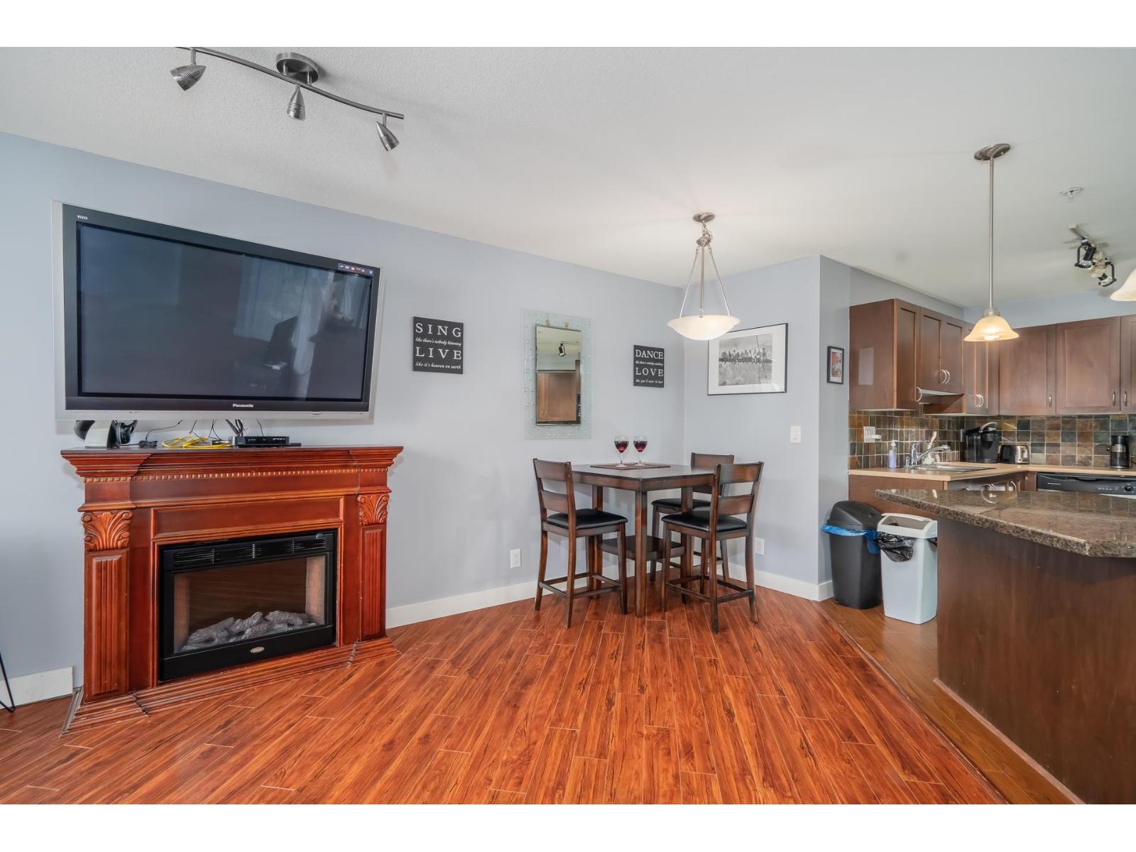 202 2955 Diamond Crescent, Abbotsford, British Columbia  V2T 2L5 - Photo 6 - R3097397