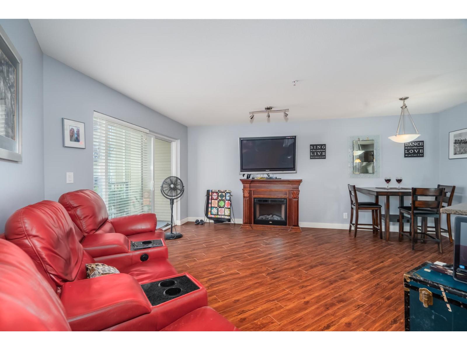 202 2955 Diamond Crescent, Abbotsford, British Columbia  V2T 2L5 - Photo 4 - R3097397