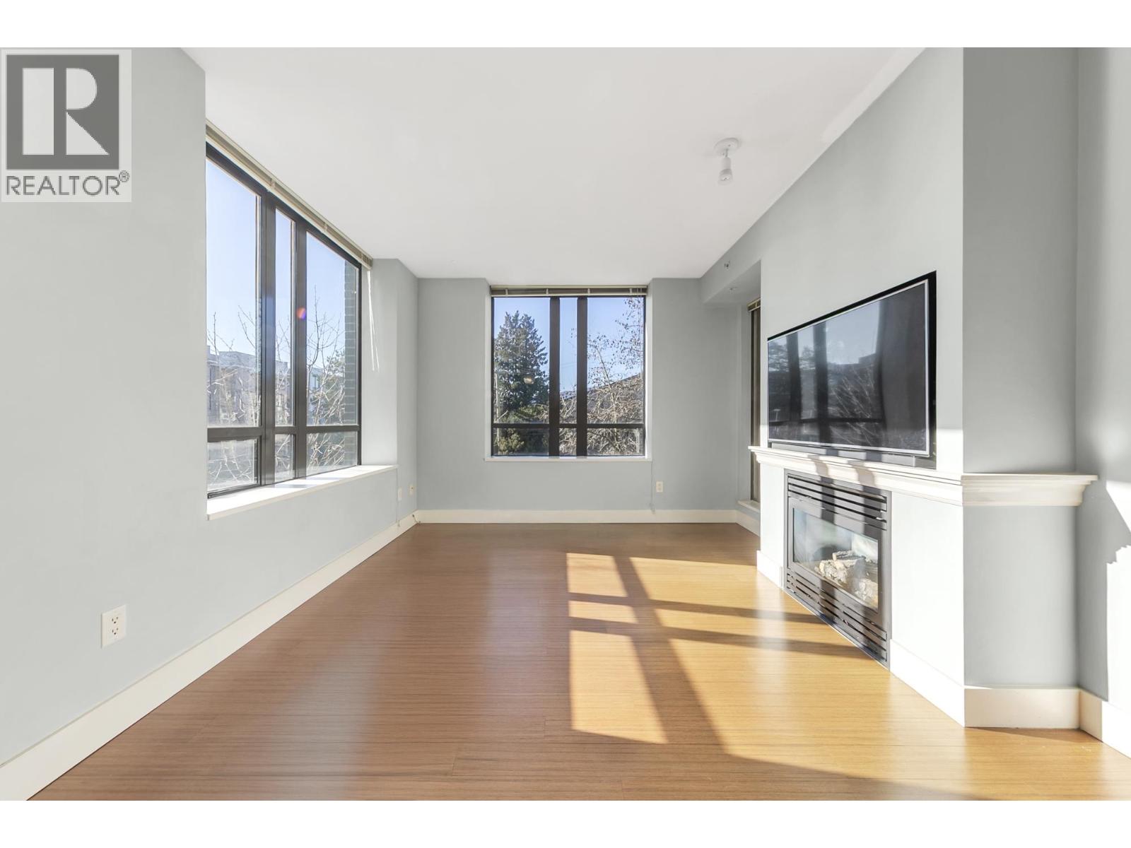 312 170 W 1st Street, North Vancouver, British Columbia  V7M 3P2 - Photo 2 - R3096181