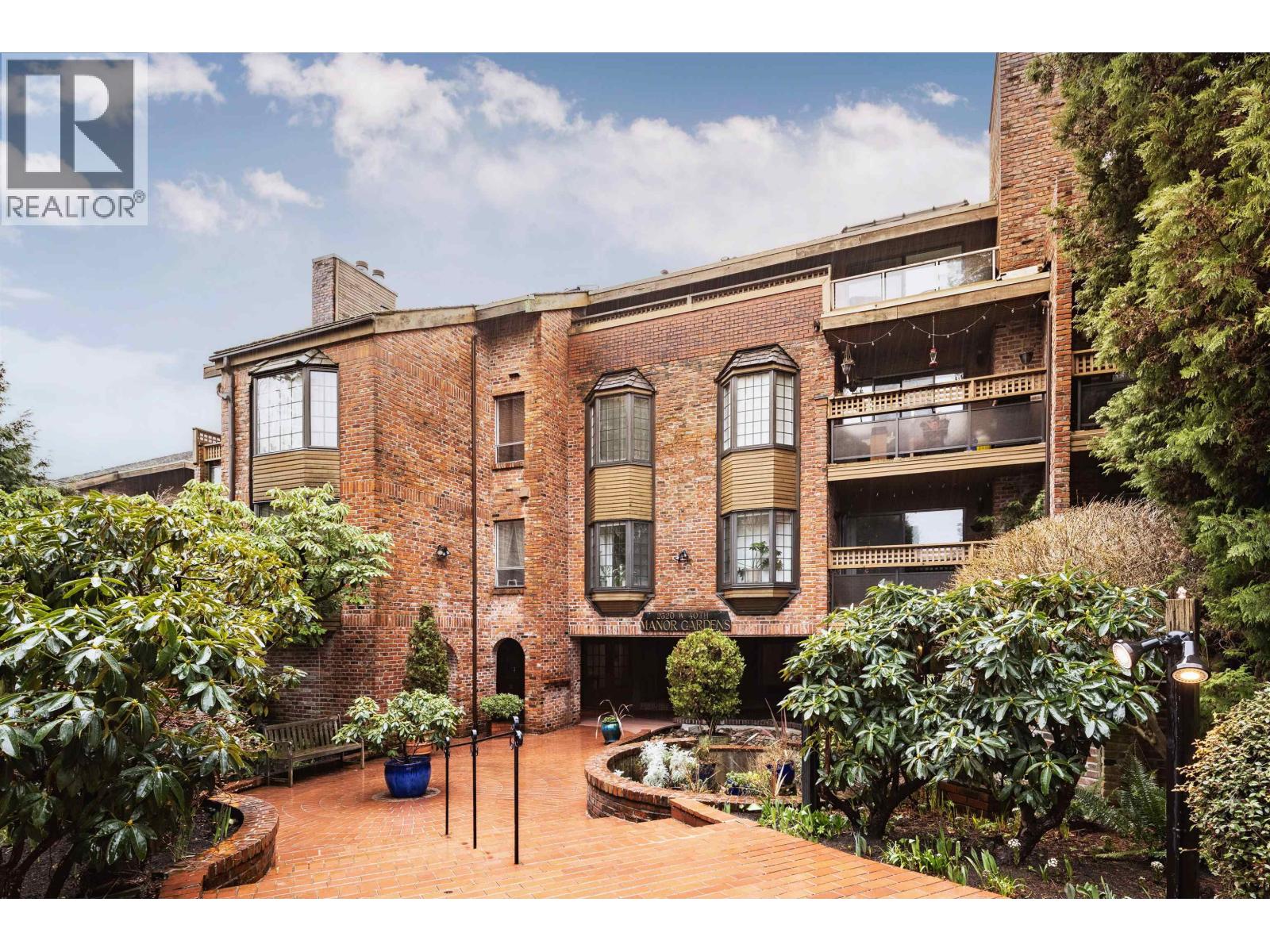 318 2320 W 40th Avenue, Vancouver, British Columbia  V6M 4H6 - Photo 1 - R3097352