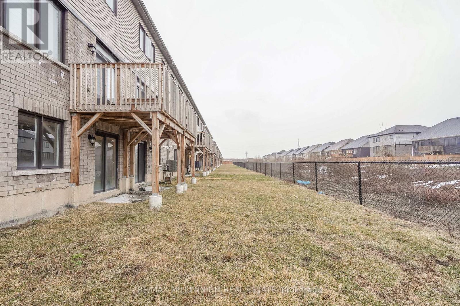 329 Vanilla Trail, Thorold, Ontario  L2V 0K8 - Photo 5 - X12862254