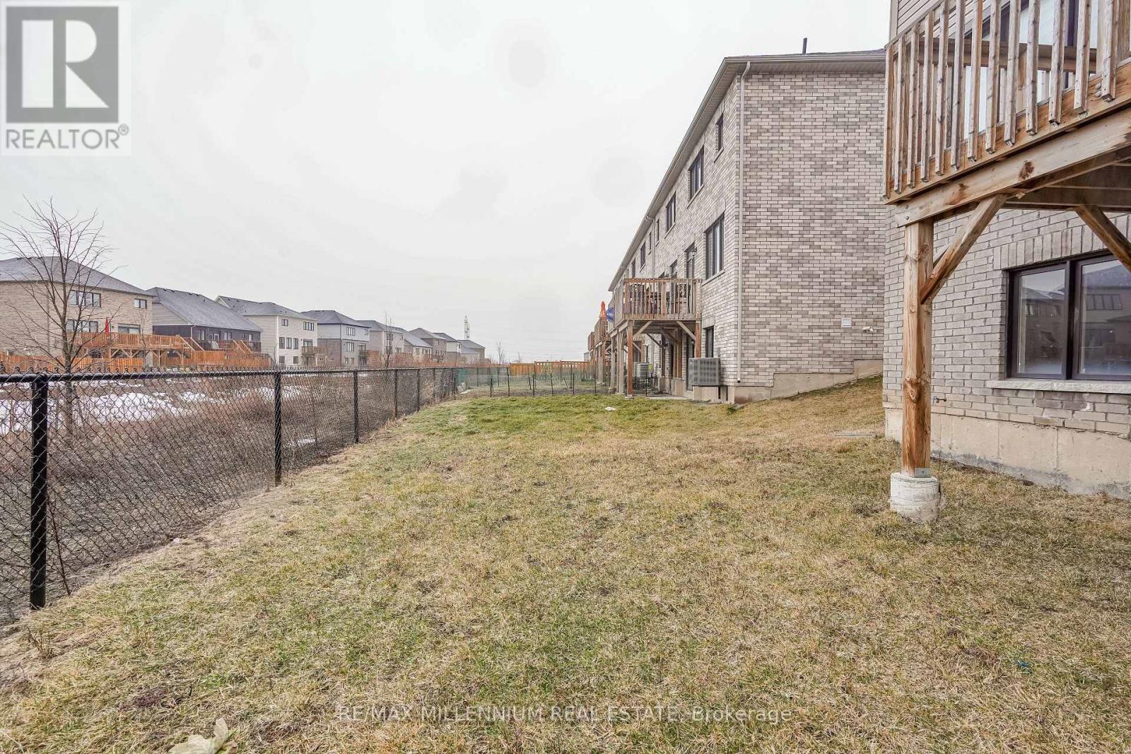 329 Vanilla Trail, Thorold, Ontario  L2V 0K8 - Photo 9 - X12862254