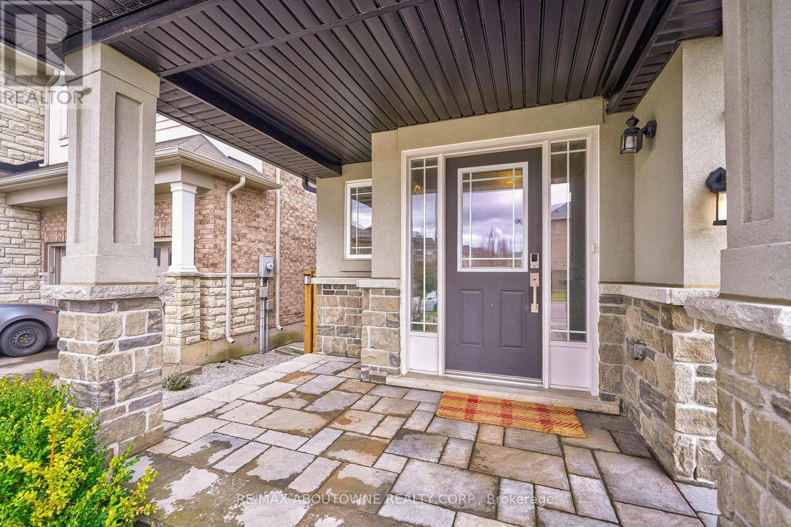 195 Greti Drive, Hamilton, Ontario  L9B 0H5 - Photo 3 - X12862326