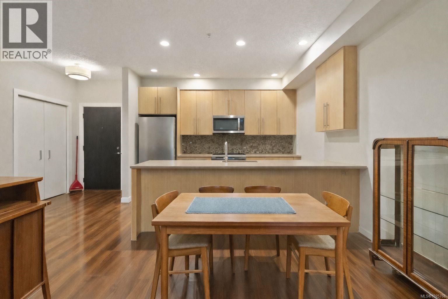 112 4529 West Saanich Rd, Saanich, British Columbia  V8Z 3G3 - Photo 5 - 1025768