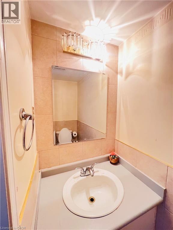 135 Essling Avenue, Hamilton, Ontario  L9B 2H9 - Photo 3 - 40810230