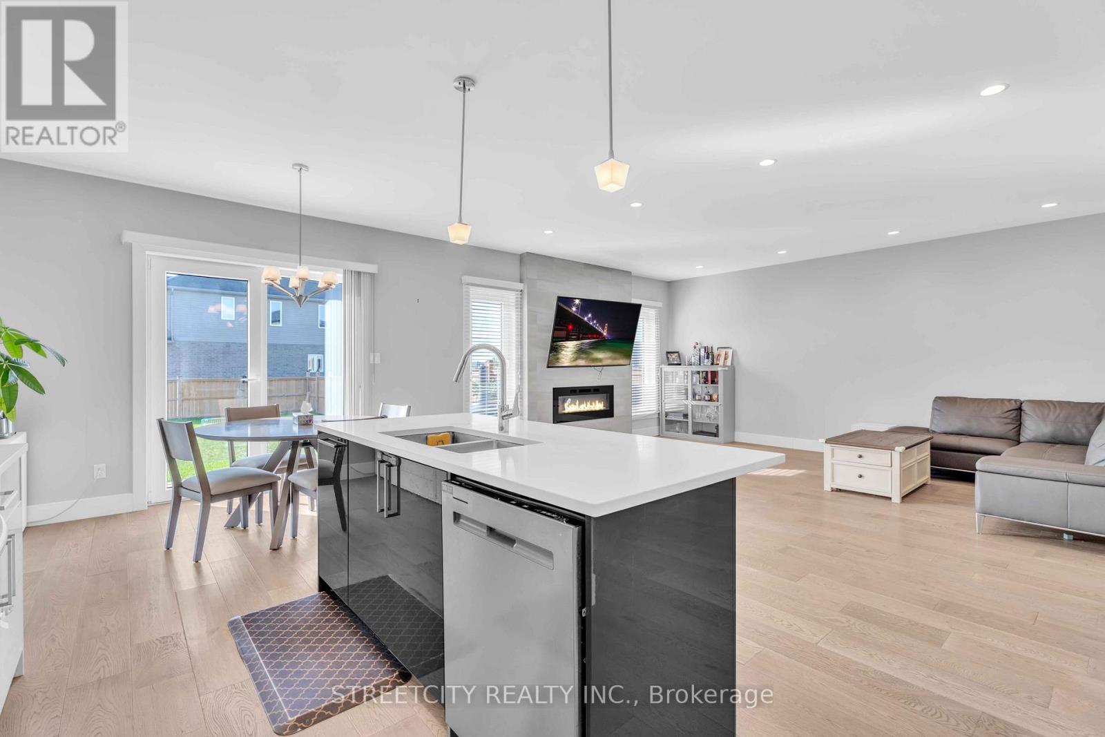 2167 Wateroak Drive, London North, Ontario  N6G 0P9 - Photo 16 - X12862420