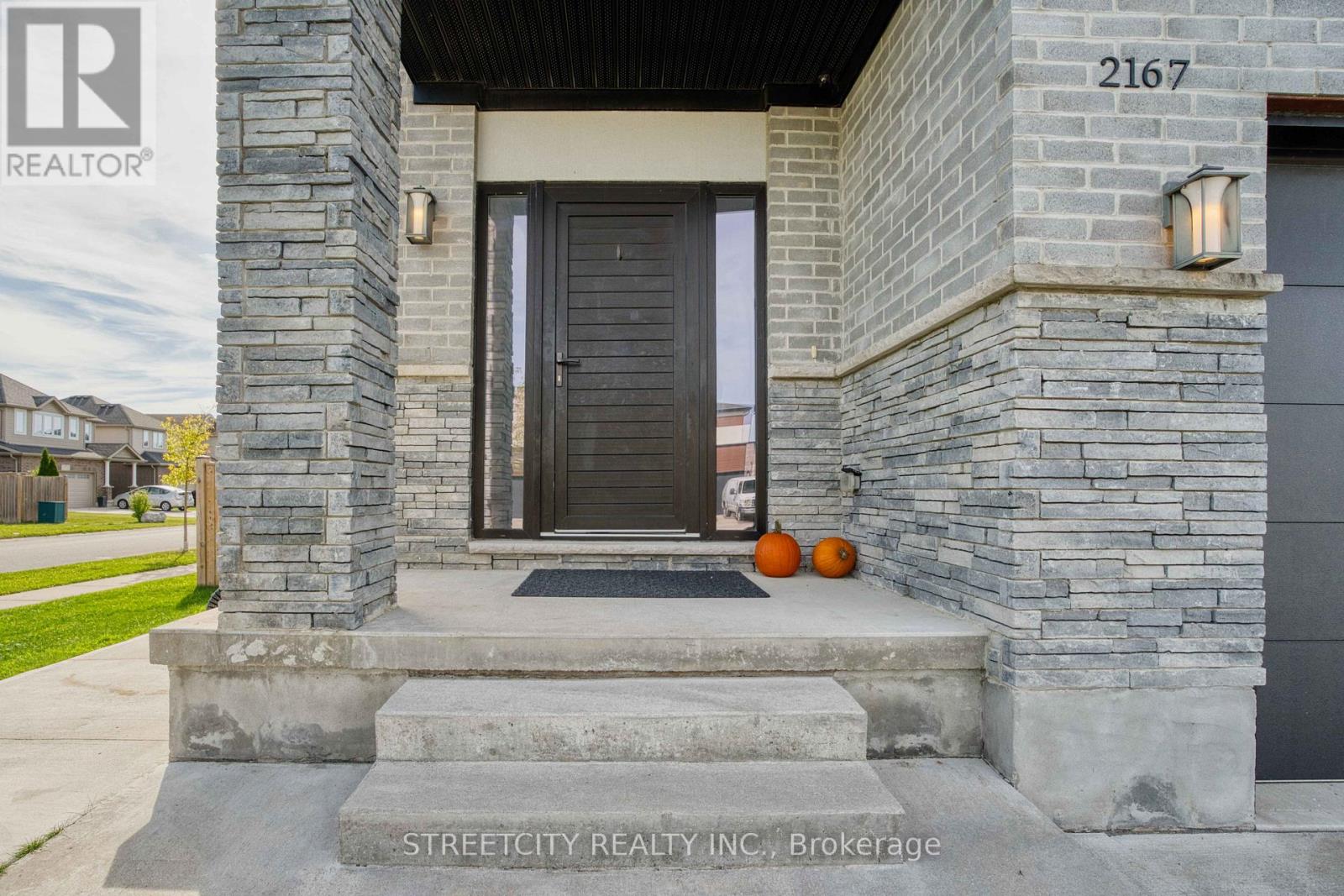 2167 Wateroak Drive, London North, Ontario  N6G 0P9 - Photo 3 - X12862420