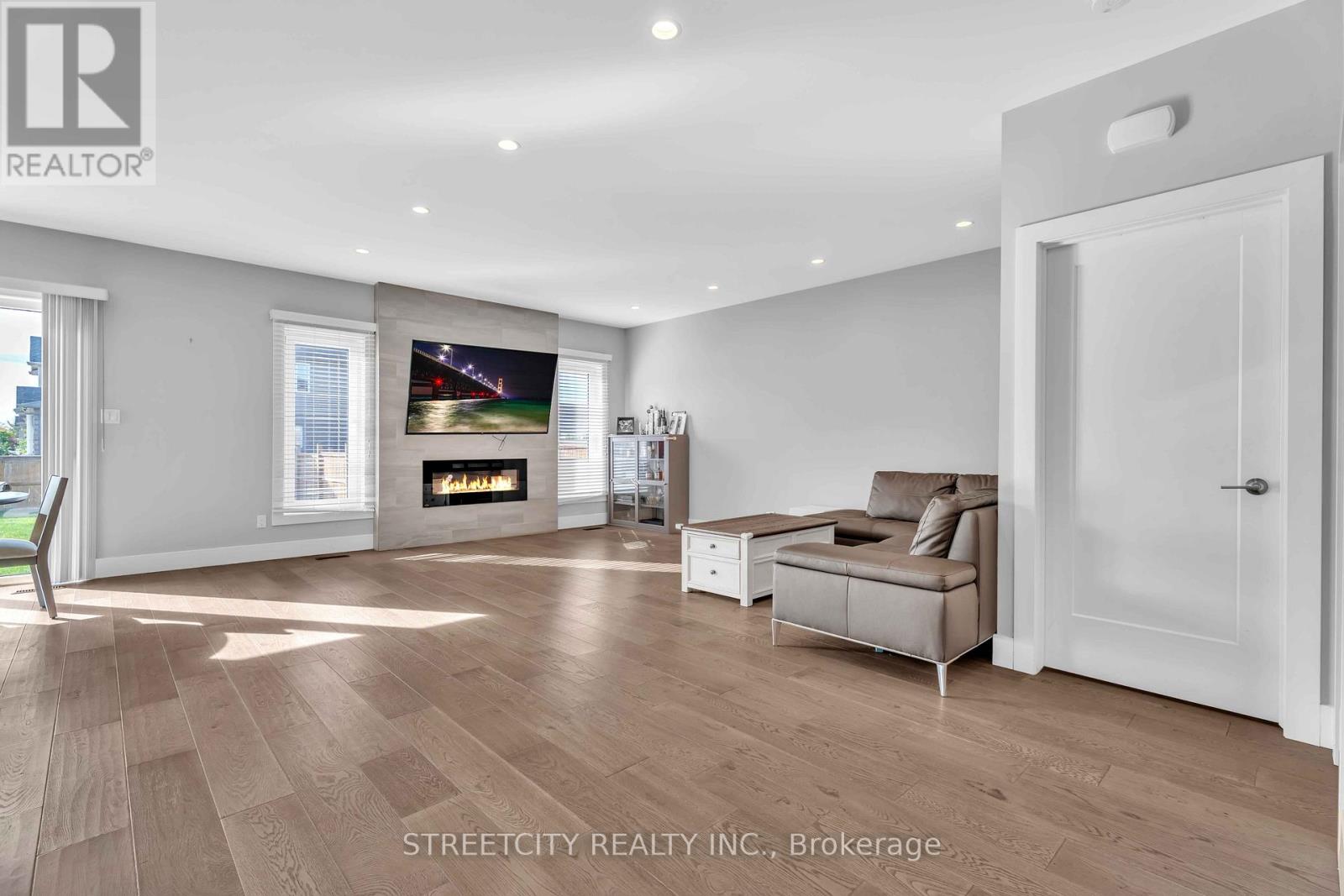 2167 Wateroak Drive, London North, Ontario  N6G 0P9 - Photo 7 - X12862420