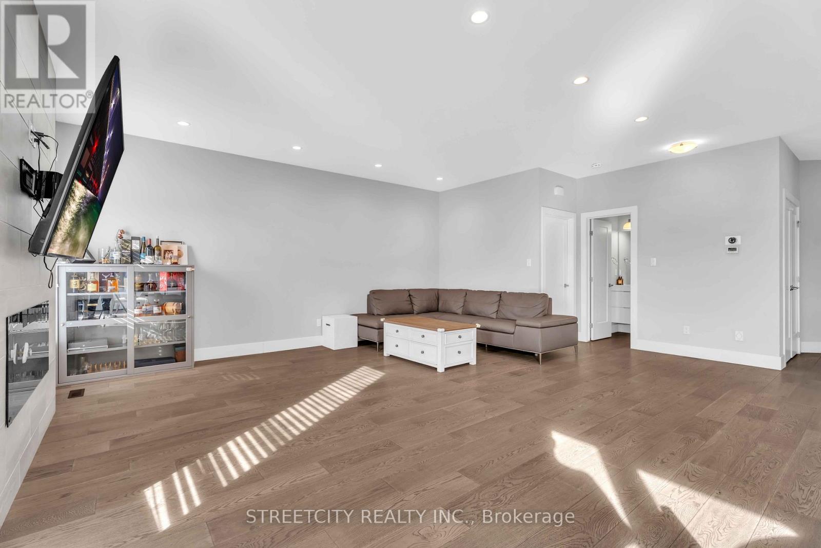 2167 Wateroak Drive, London North, Ontario  N6G 0P9 - Photo 9 - X12862420