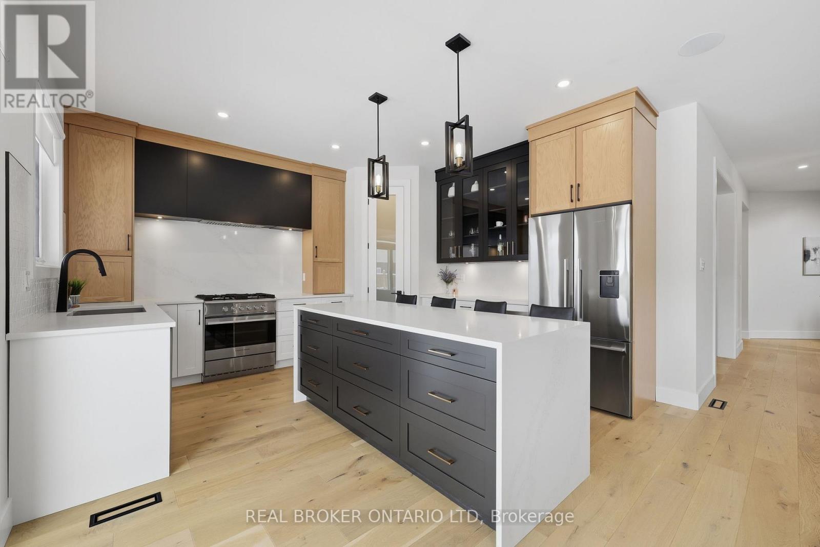 1600 Medway Park Drive, London North, Ontario  N6G 3W1 - Photo 2 - X12862522