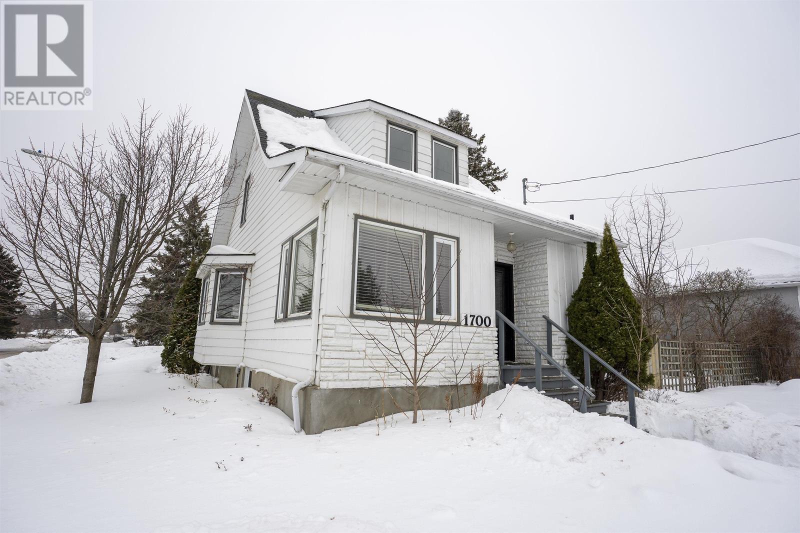 1700 Cumming St, Thunder Bay, Ontario  P7C 1P8 - Photo 1 - TB2600385
