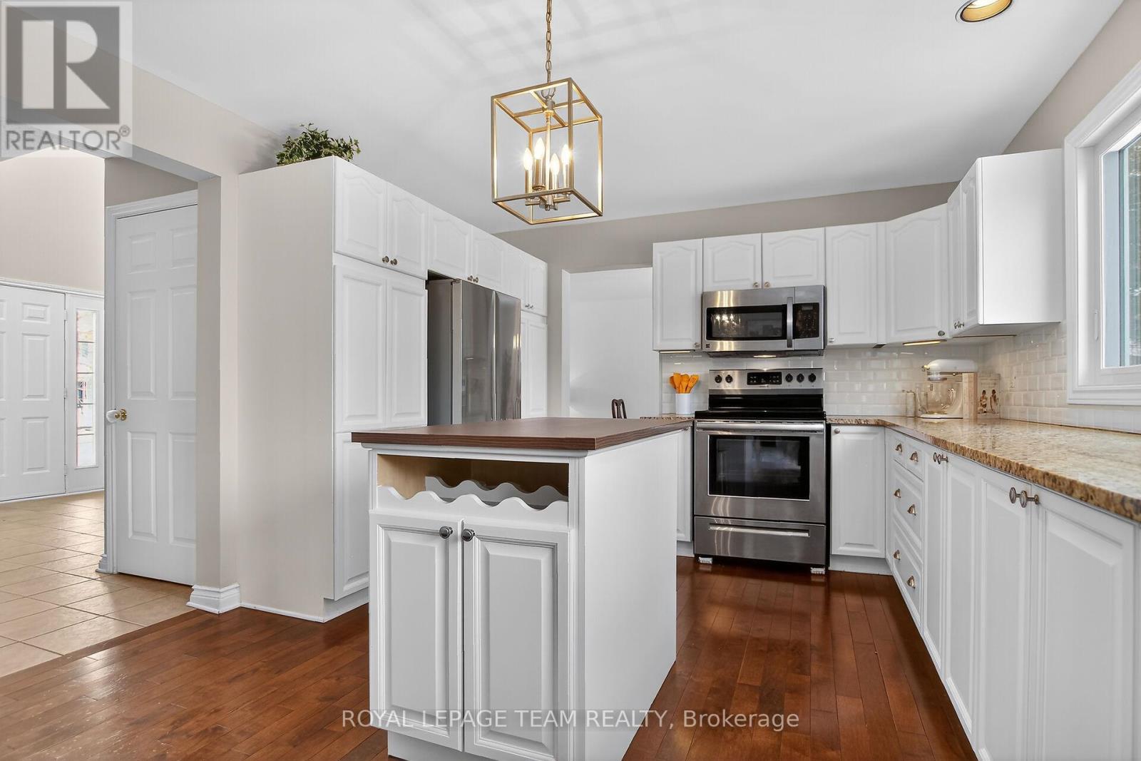 22 Renshaw Avenue, Ottawa, Ontario  K2S 1G9 - Photo 12 - X12862616