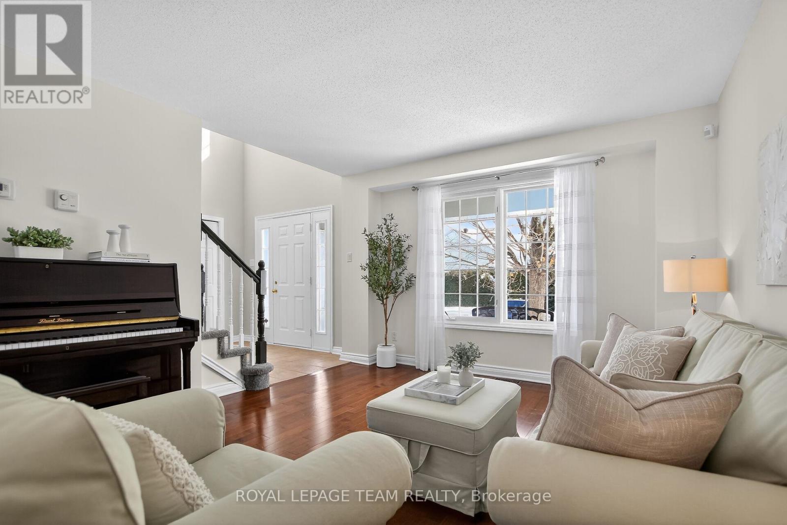 22 Renshaw Avenue, Ottawa, Ontario  K2S 1G9 - Photo 7 - X12862616