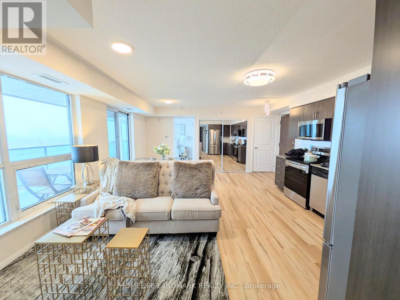 718 - 75 Norman Bethune Avenue, Richmond Hill, Ontario  L4B 0B6 - Photo 4 - N12754142