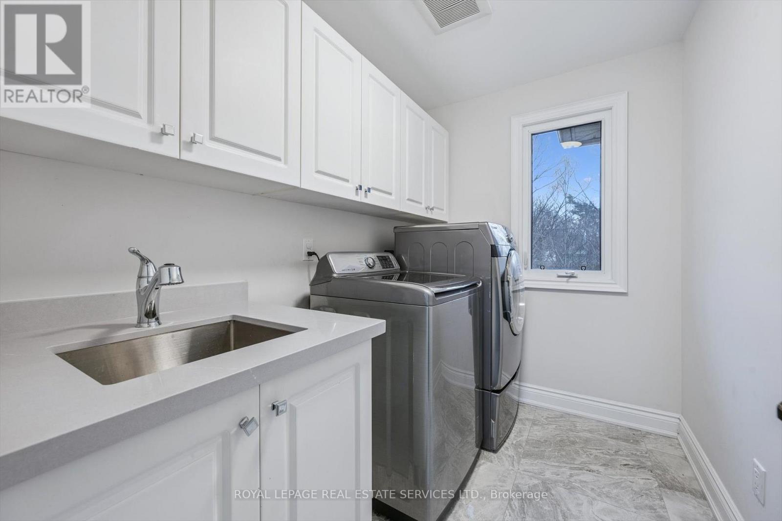 1302 Hillview Crescent, Oakville, Ontario  L6H 2C7 - Photo 34 - W12642790