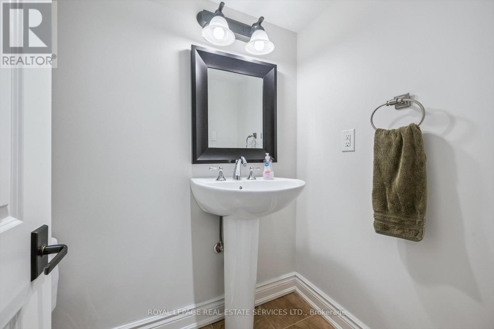 1302 Hillview Crescent, Oakville, Ontario  L6H 2C7 - Photo 38 - W12642790