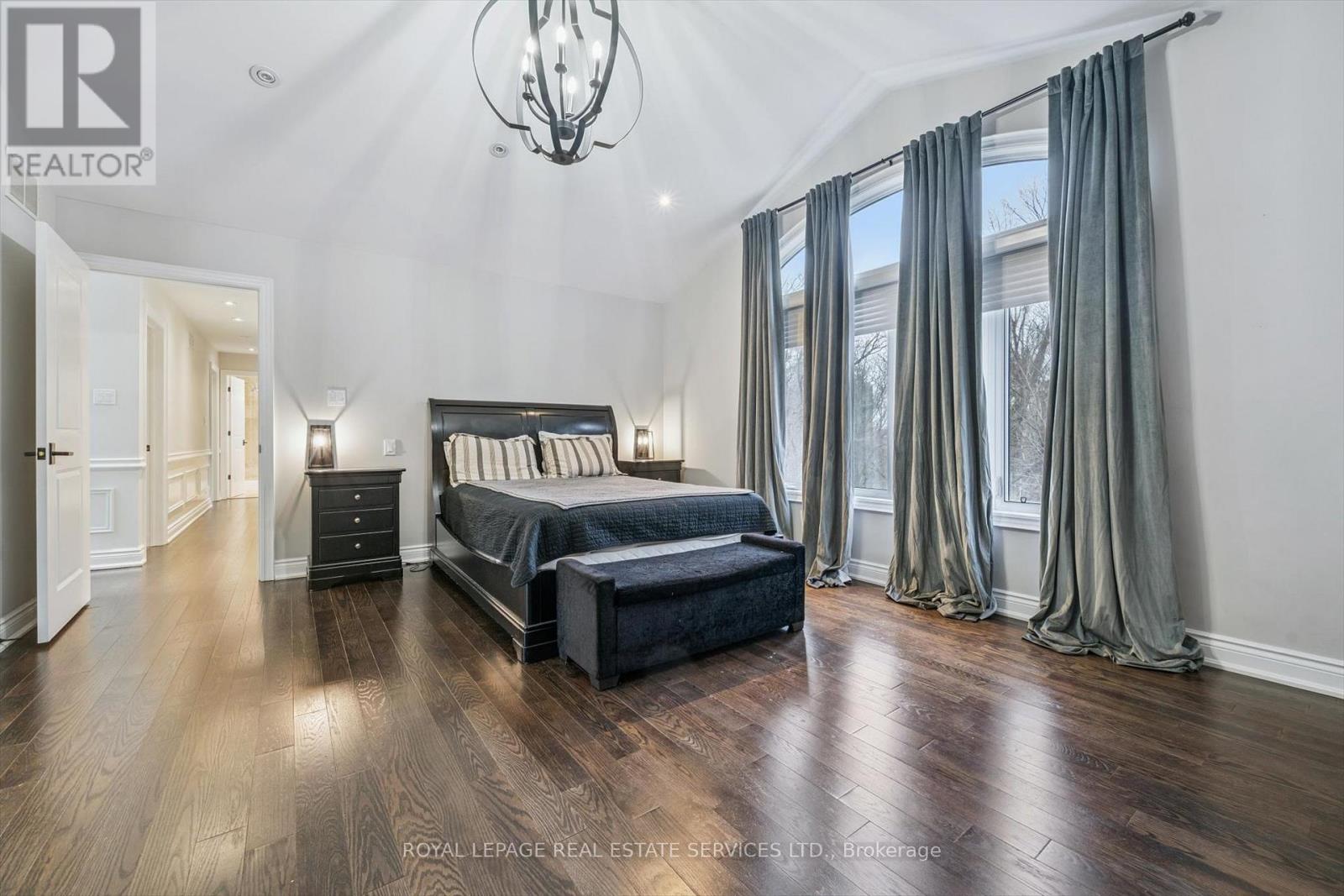 1302 Hillview Crescent, Oakville, Ontario  L6H 2C7 - Photo 18 - W12642790