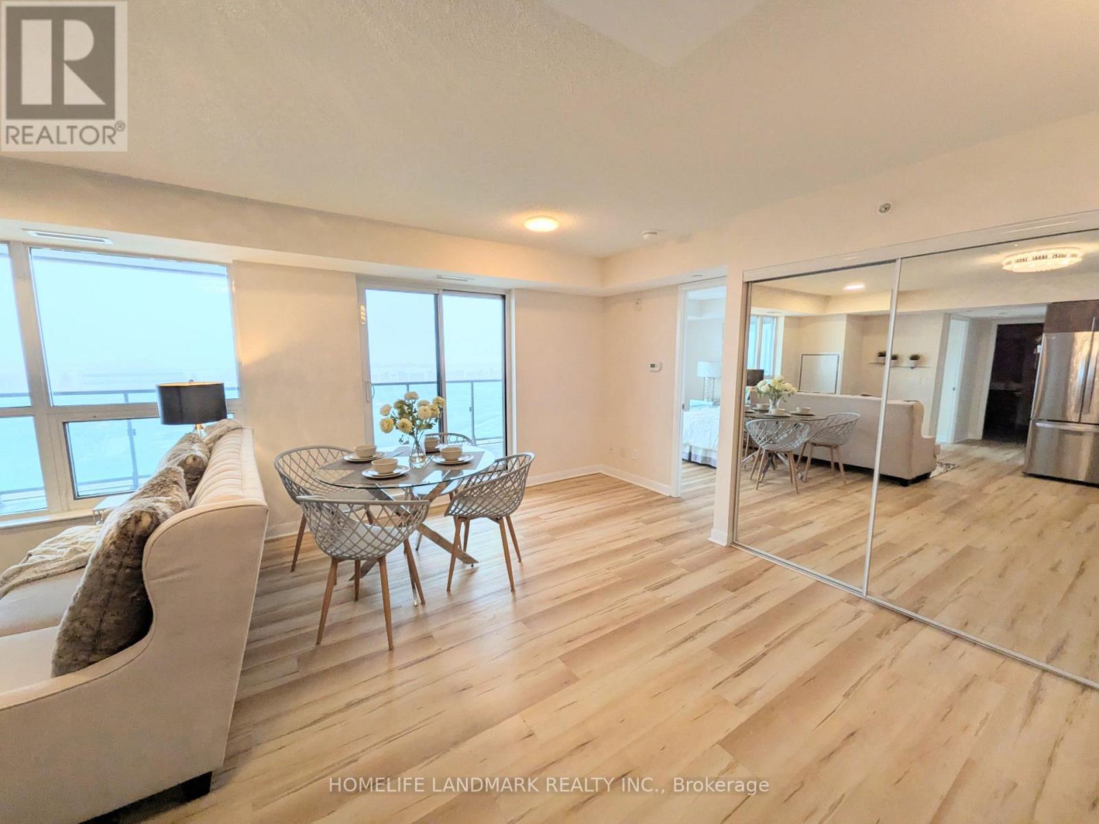 718 - 75 Norman Bethune Avenue, Richmond Hill, Ontario  L4B 0B6 - Photo 3 - N12754142