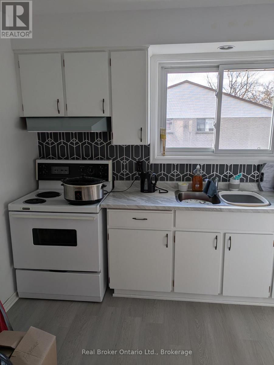 Unit 3 - 36 Graham Avenue, Brantford, Ontario  N3T 1C4 - Photo 4 - X12862578