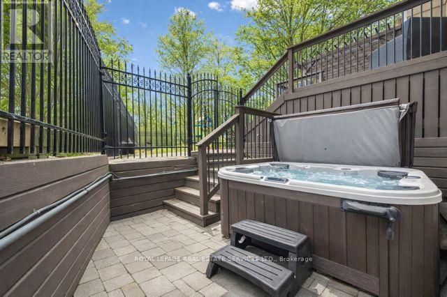 1302 Hillview Crescent, Oakville, Ontario  L6H 2C7 - Photo 40 - W12642790