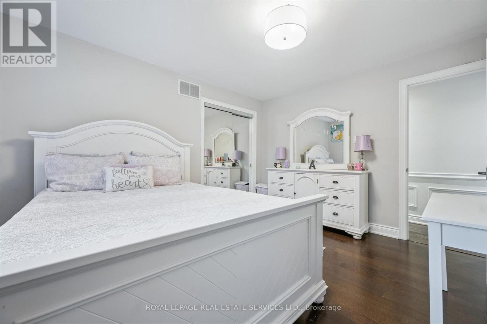 1302 Hillview Crescent, Oakville, Ontario  L6H 2C7 - Photo 26 - W12642790