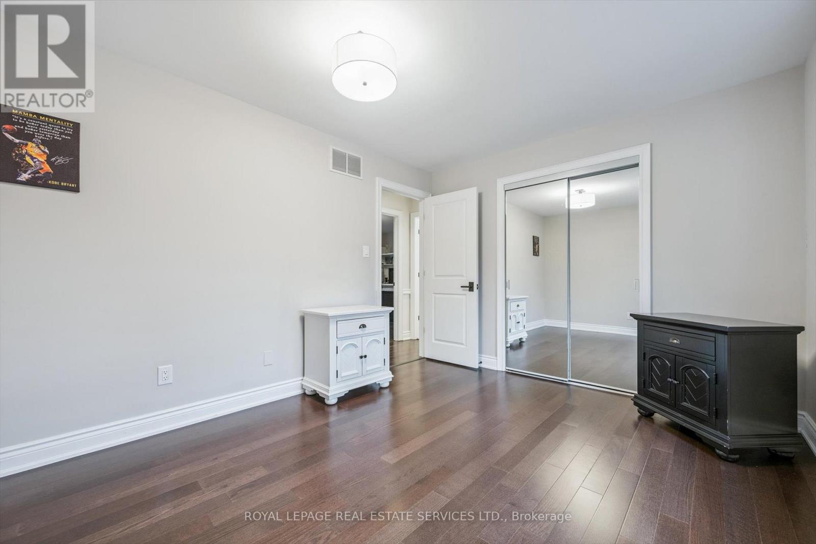 1302 Hillview Crescent, Oakville, Ontario  L6H 2C7 - Photo 31 - W12642790