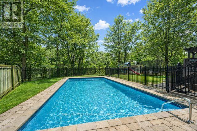 1302 Hillview Crescent, Oakville, Ontario  L6H 2C7 - Photo 43 - W12642790