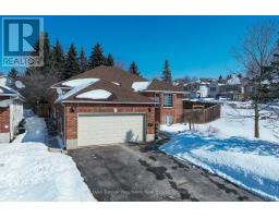 LOWER - 4 CUTTING DRIVE, centre wellington (elora/salem), Ontario