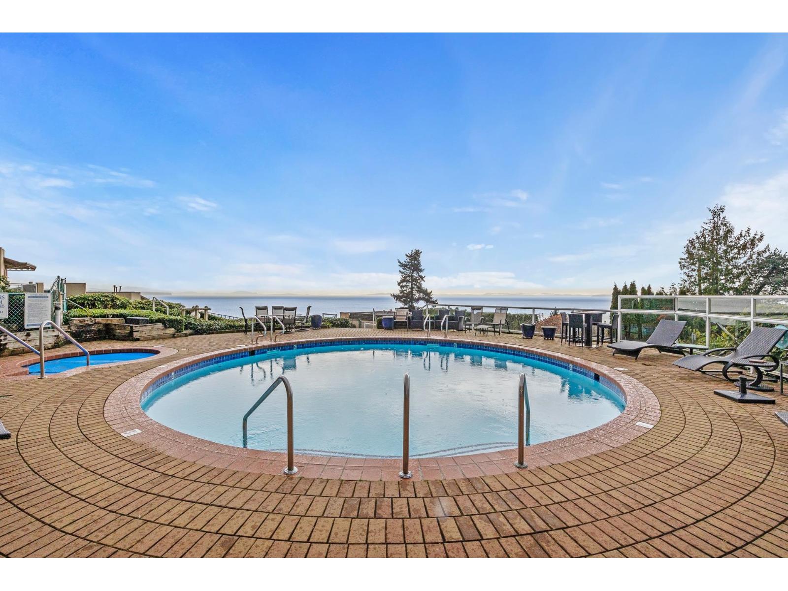 102 15025 VICTORIA AVENUE, White Rock, British Columbia