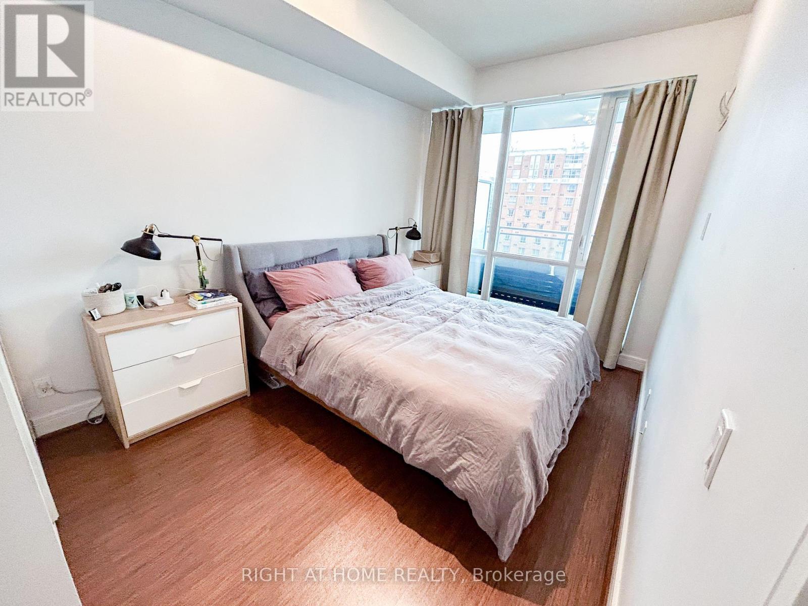 1006 - 116 George Street, Toronto, Ontario  M5A 2M5 - Photo 10 - C12862432