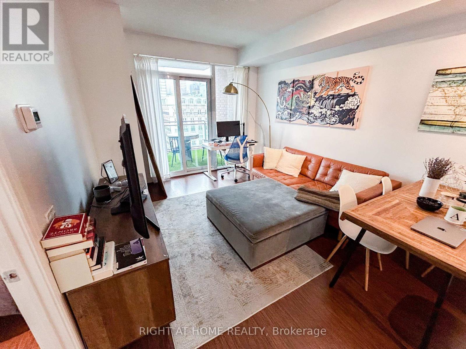 1006 - 116 George Street, Toronto, Ontario  M5A 2M5 - Photo 6 - C12862432