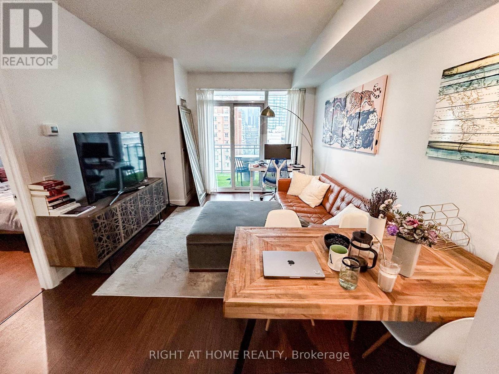 1006 - 116 George Street, Toronto, Ontario  M5A 2M5 - Photo 9 - C12862432