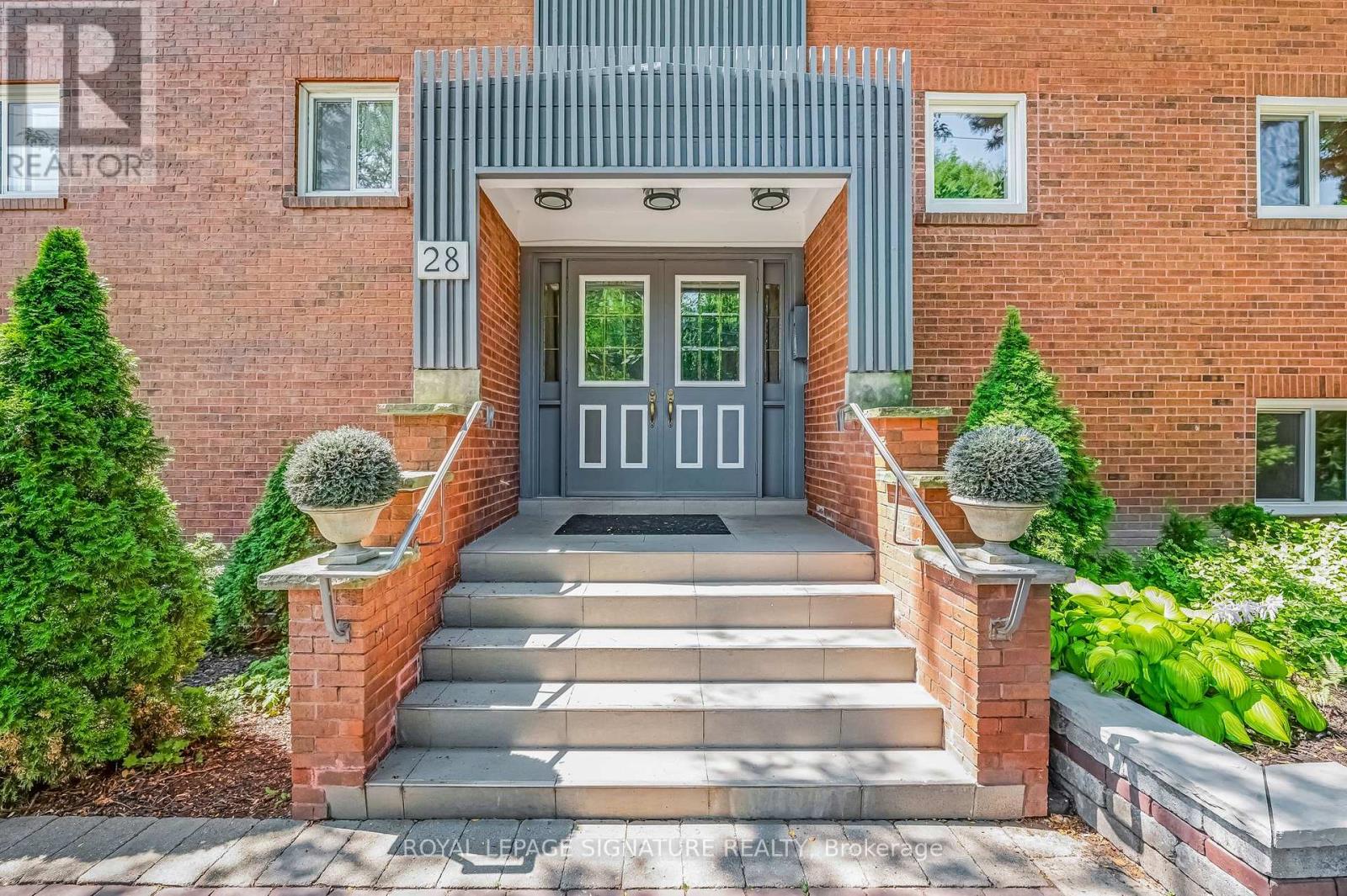 8 - 28 Admiral Road, Toronto, Ontario  M5R 2L5 - Photo 2 - C12862454