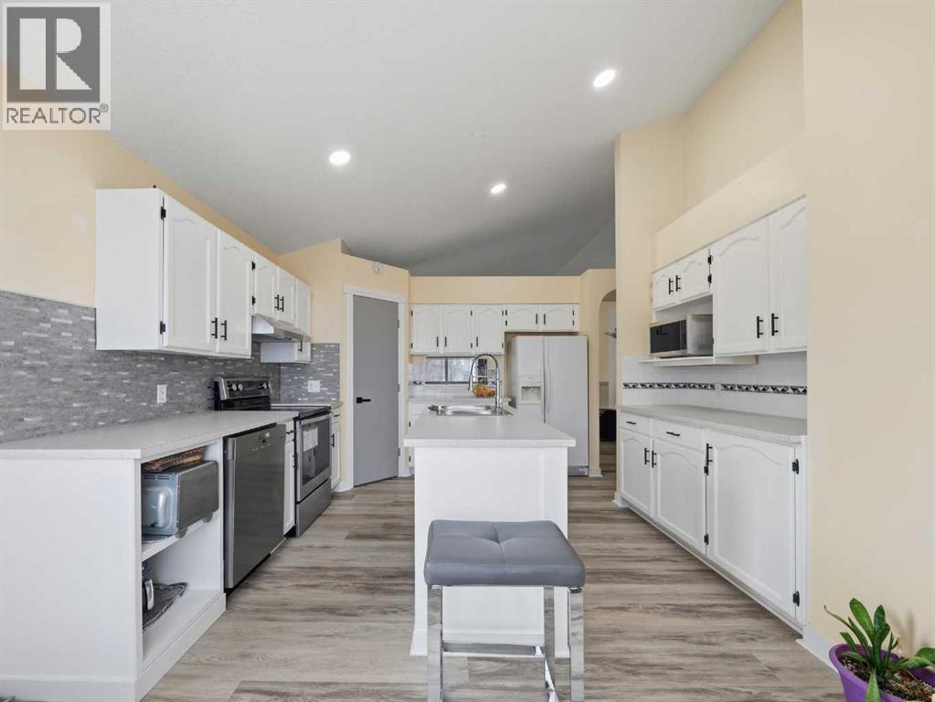 109 Somerset Close Sw, Calgary, Alberta  T2Y 3C4 - Photo 10 - A2282793